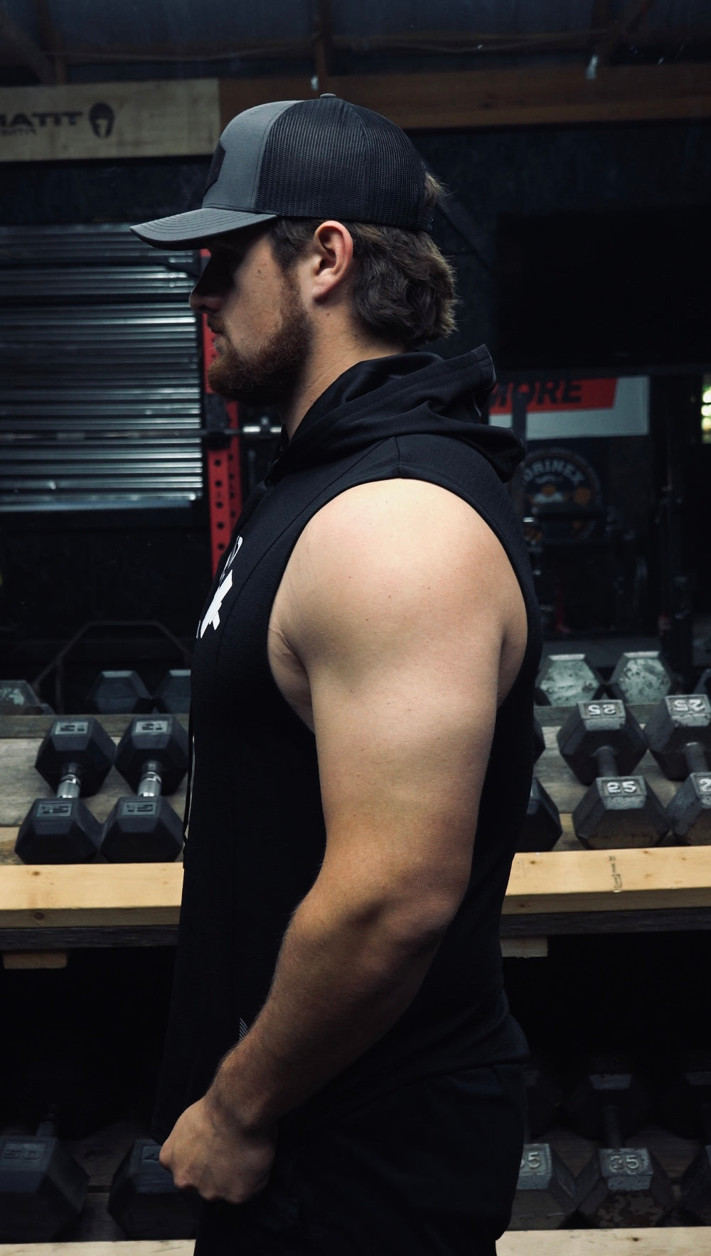 BLACK SLEEVELESS HOODIE